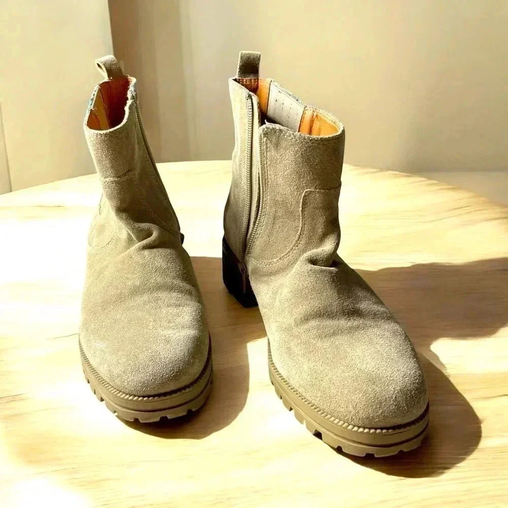 Lucky Brand Chelsea Boots Size 85  39 Medium